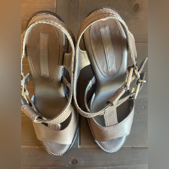 Banana Republic Heels - Picture 5 of 9